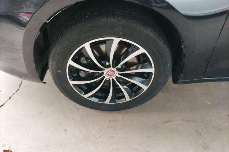 Used Fiat Viaggio 2015 1.4T Manual Enjoyment Edition Left Front Wheel Hub