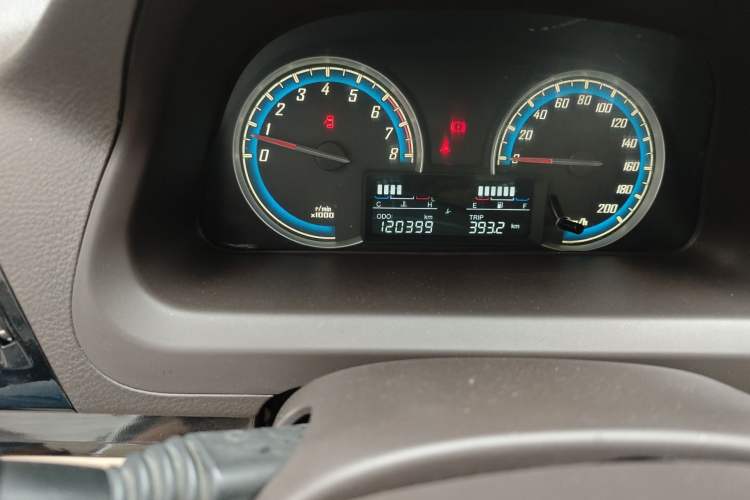 Used Baojun 730 2014 1.5L manual Comfort ESP version 7 seats Odometer Close Up