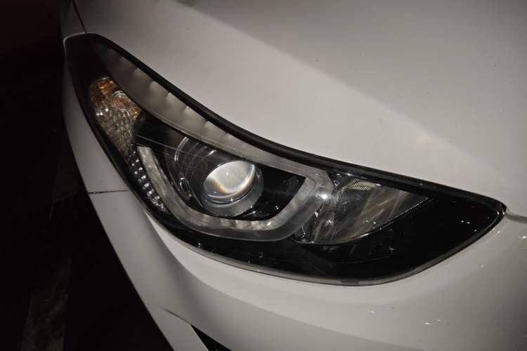 Used Hyundai Elantra (5th Generation / Langdong) 2016 1.6L Automatic Smart Version
