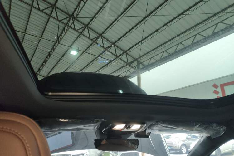 Used Volvo S90 New Energy 2025 Plug-in Hybrid Four-Wheel Drive Long-Range Zhiyi Luxury Edition
