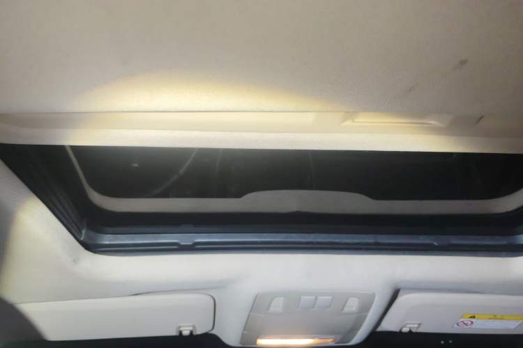 Used Buick Regal 2015 2.0L Leading Fashion Edition Headliner