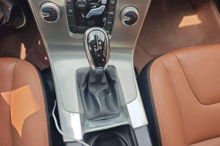 Used Volvo S60 2016 S60L T3 Smart Drive Edition Gear Lever