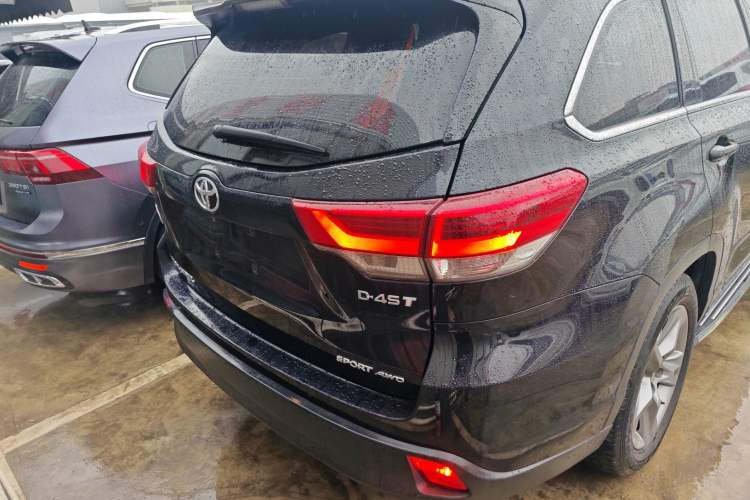 Used Toyota Highlander 2018 2.0T Four-Wheel Drive Luxury Edition 7 Seats China V Emission Standard
