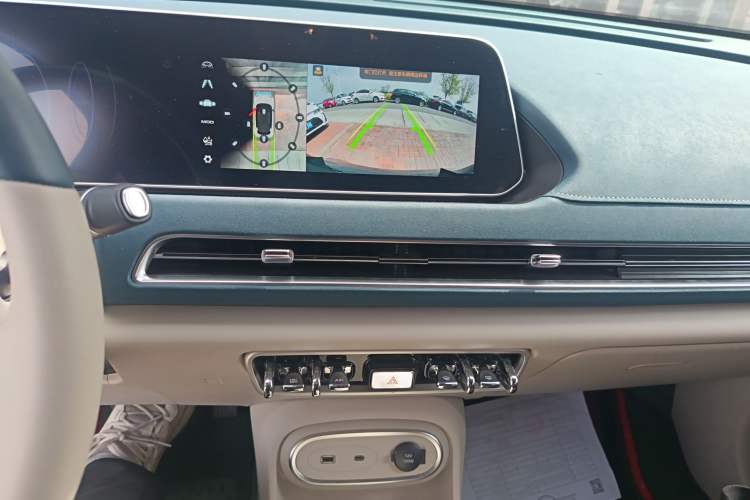 Used ORA Good Cat 2023 401 km Standard Range Luxury Version Lithium Iron Phosphate
