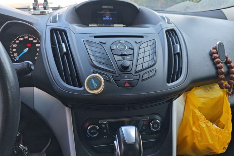 Used Ford Kuga 2015 1.5L GTDi Two-Wheel Drive Fashion Edition Audio And AC Panel