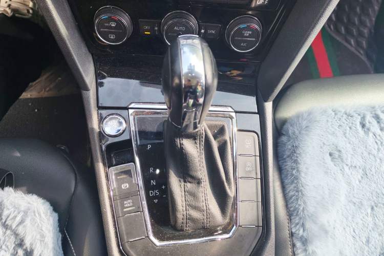 Used Volkswagen Lamando 2019 280TSI DSG Comfort Edition China VI standard Gear Lever