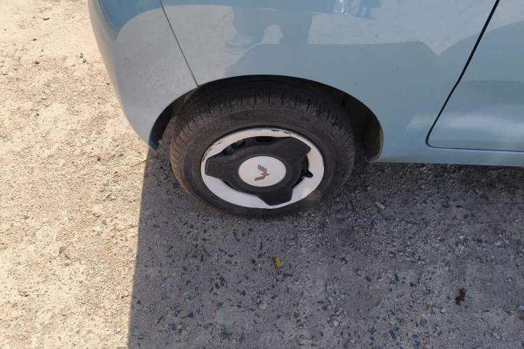 Used Wuling Hongguang MINIEV 2022 Easy Version Lithium Iron Phosphate Right Rear Wheel Hub