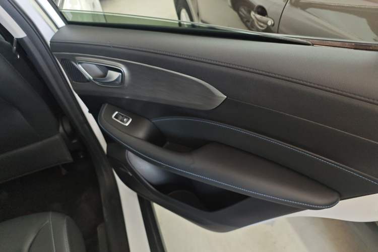 Used Roewe RX5 2022 330TGI Automatic National Style Edition
