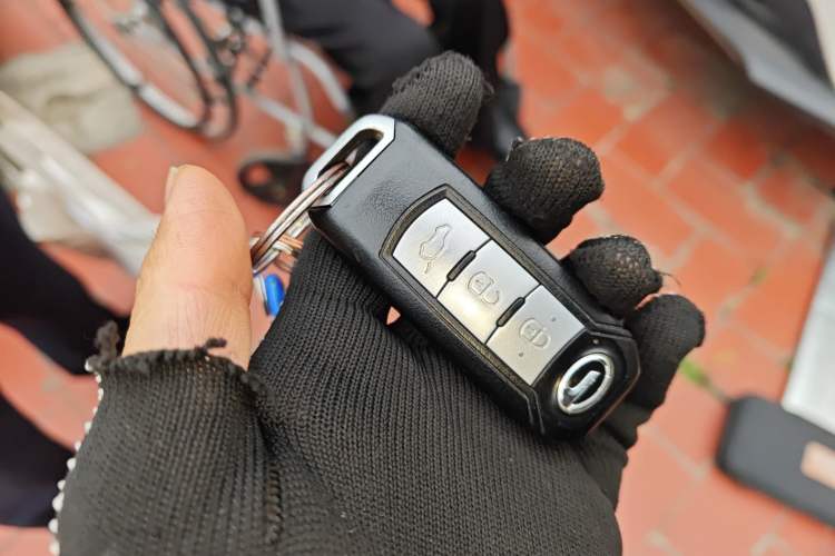 Used GAC Trumpchi GS4 2017 235T Automatic Two-Wheel Drive Luxury Smart Connectivity Version Vehicle Key