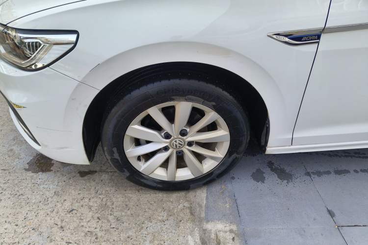 Used Volkswagen Bora 2020 1.5L Automatic Elite Version Left Front Wheel Hub