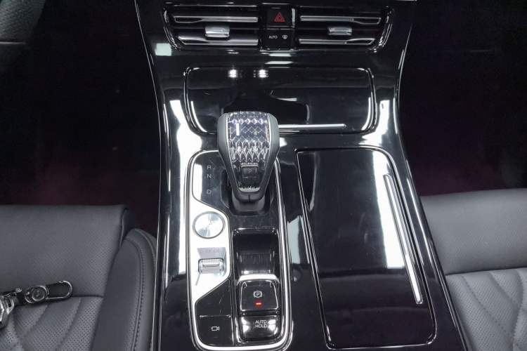 Used GAC Trumpchi M8 2024 Master Series 400T Prestige Edition Gear Lever