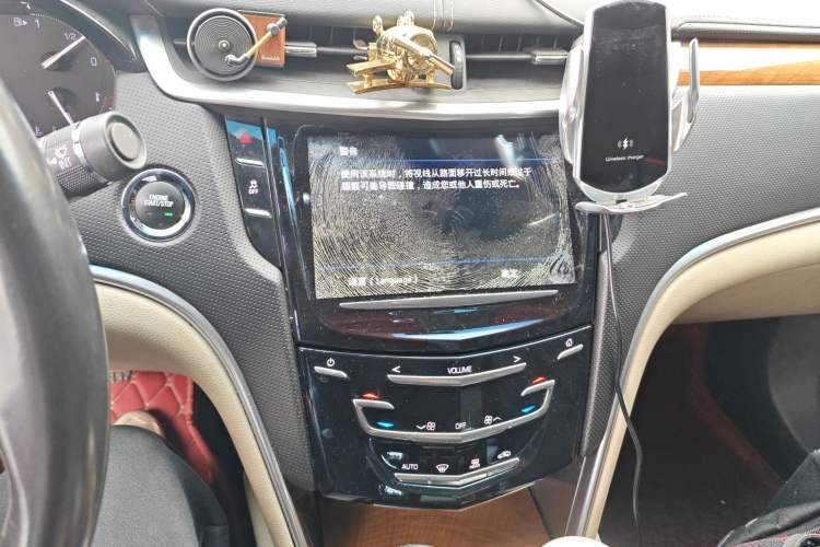 Used Cadillac XTS 2018 28T Elite Edition Audio And AC Panel