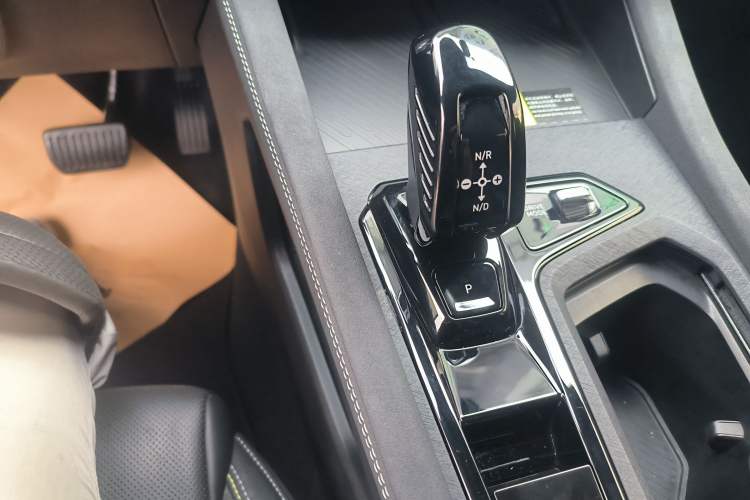 Used Lynk & Co 03 2023 1.5TD DCT JingPro Gear Lever