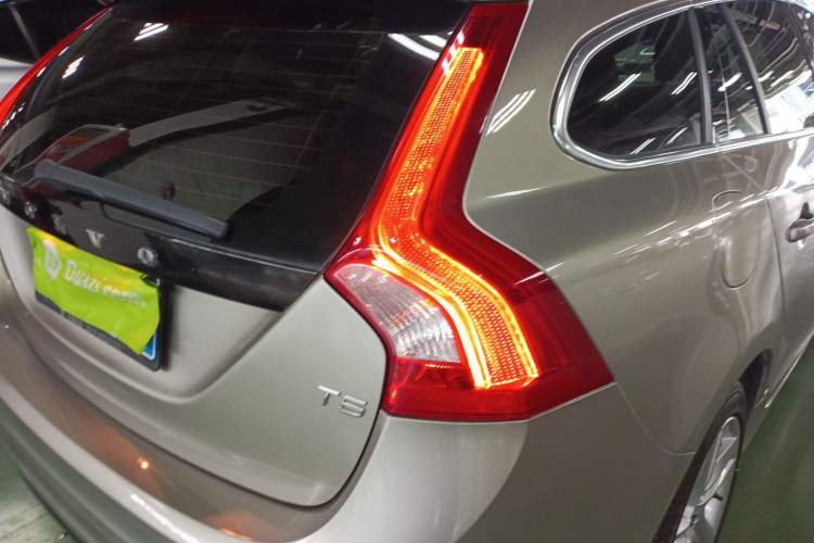 Used Volvo V60 2015 T5 Zhiya Edition
