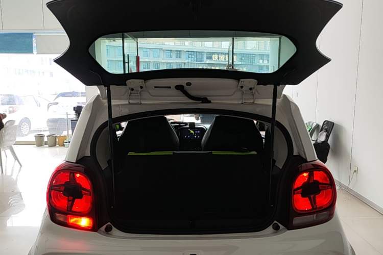 Used Roewe Clever 2021 302 km New Four-Seater Super-Efficient Version
