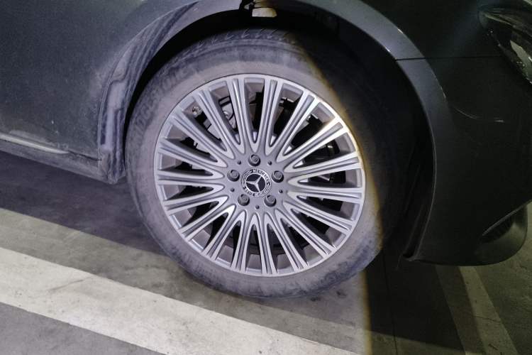 Used Mercedes-Benz E-Class 2019 Restyled E 300 L Luxury Edition Right Front Wheel Hub