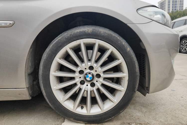 Used BMW 5 Series 2012 535Li Leading Model
