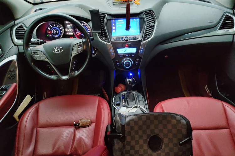 Used Hyundai Santa Fe 2013 2.4L Automatic Two-Wheel Drive Smart Version Center Console