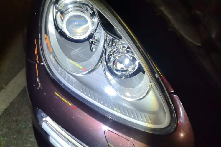 Used Porsche Cayenne 2014 Cayenne Platinum Edition 3.0T Right Front Headlight