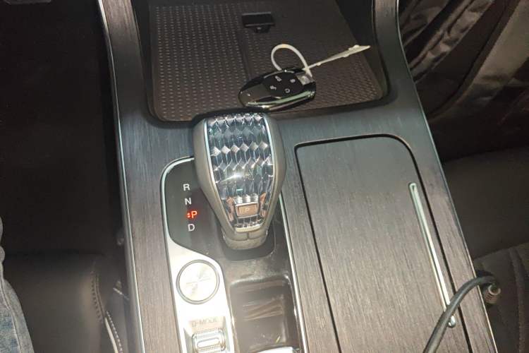 Used GAC Trumpchi GS8 2025 Linghang Series 2.0 TGDI Four-Wheel-Drive Luxury Edition 5 Seats Gear Lever