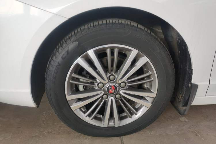 Used Roewe i5 2019 1.5L Automatic 4G Connected Langhao Edition Left Front Wheel Hub