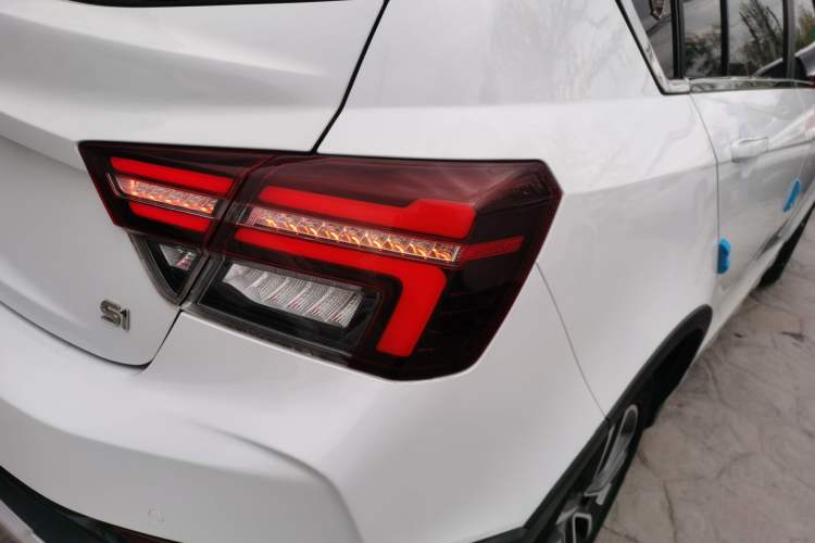 Used Geely Auto Vision S1 2019 Upgraded Model 1.5L Manual Elite Version Right Rear Taillight