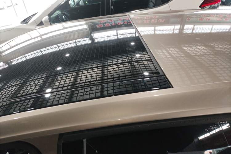 Used Volkswagen Golf 2017 230TSI Automatic Comfort Edition – Celebrating Milestone of One Million Units Roof