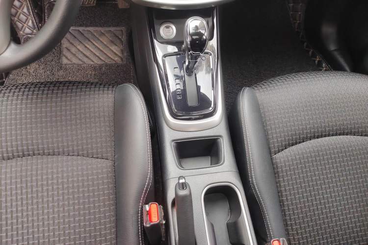 Used Nissan Tiida 2019 1.6L CVT Smart Enjoyment Version China VI Standard
