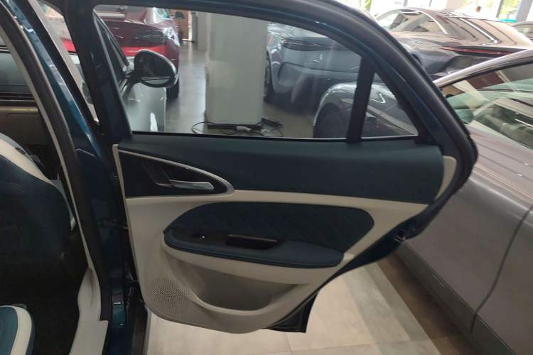 Used ORA Good Cat 2023 401 km Standard Range Premium Version Lithium Iron Phosphate
