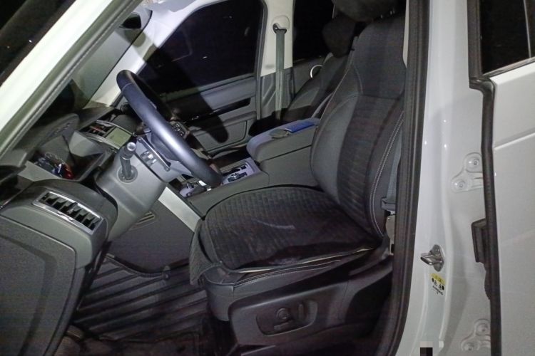 Used Land Rover Discovery 2023 Facelift 300PS S Left Front Seat