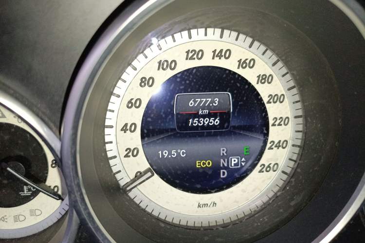 Used Mercedes-Benz CLS 2015 CLS 320 Odometer Close Up