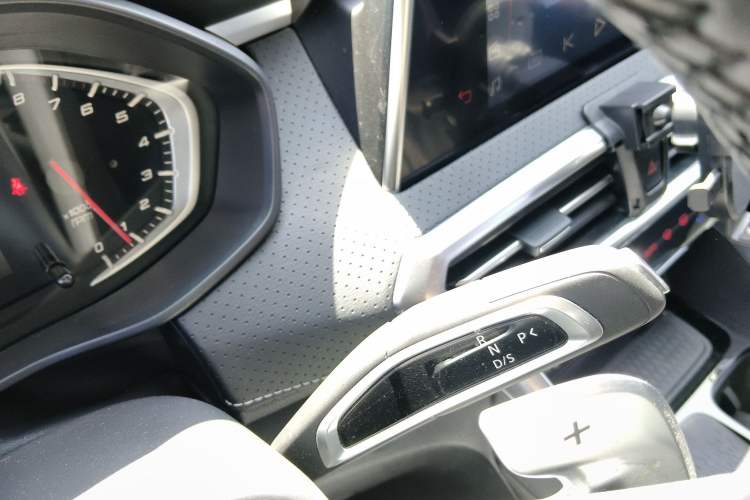 Used SAIC MAXUS G50 2023 PLUS 1.5T Happiness-Recommended Automatic Start Edition Gear Lever