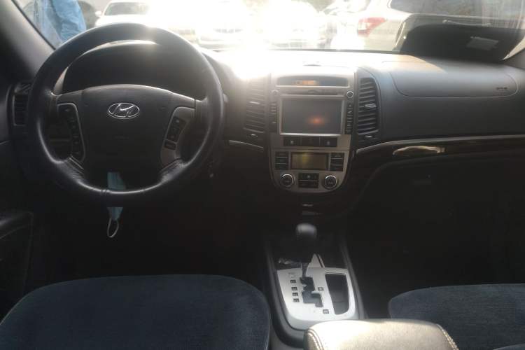 Used Hyundai Santa Fe Classic 2012 2.4 Luxury Edition 7-Seater Four-Wheel Drive
