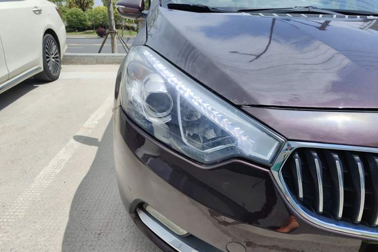 Used Kia K3 2013 1.6L Automatic GLS Right Front Headlight