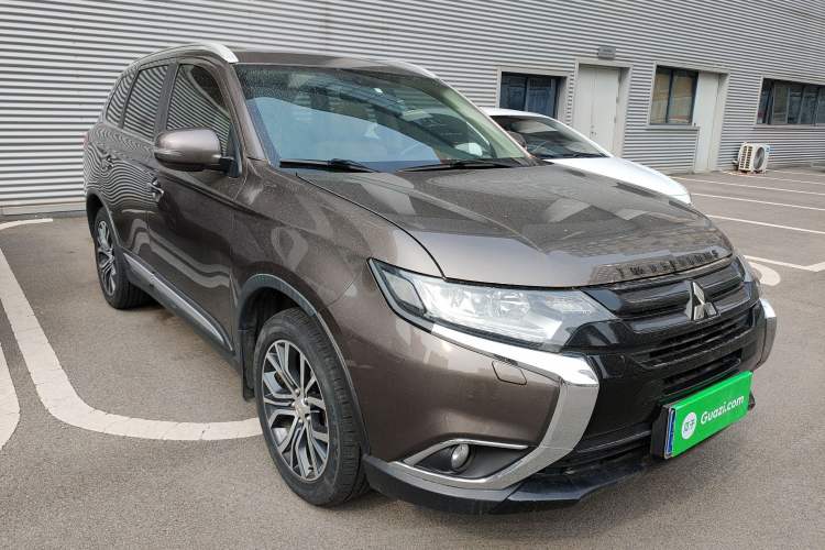 Used Mitsubishi Outlander 2016 2.4L 4x4 Luxury Edition 7-Seater