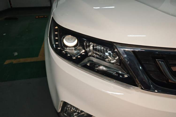 Used Geely Auto Vision X6 2016 1.8L Manual Luxury Model Right Front Headlight