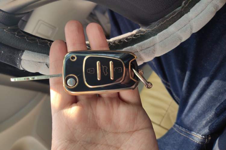 Used Hyundai Celesta 2011 1.6L Manual Comfort Edition Vehicle Key