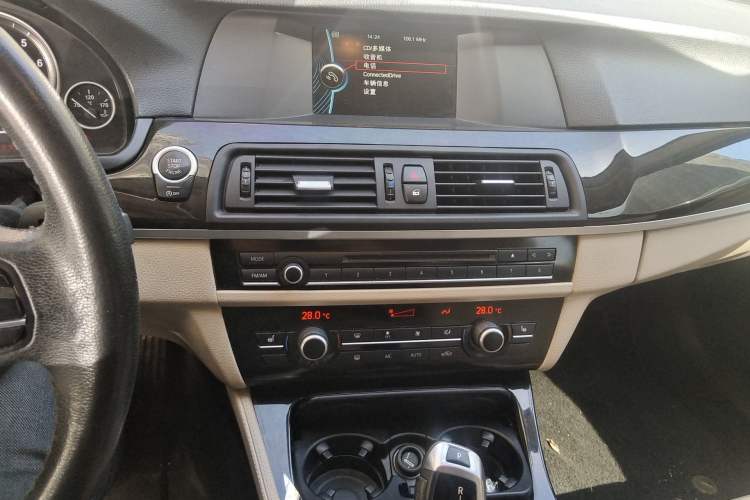 Used BMW 5 Series 2013 525Li Leading Model
