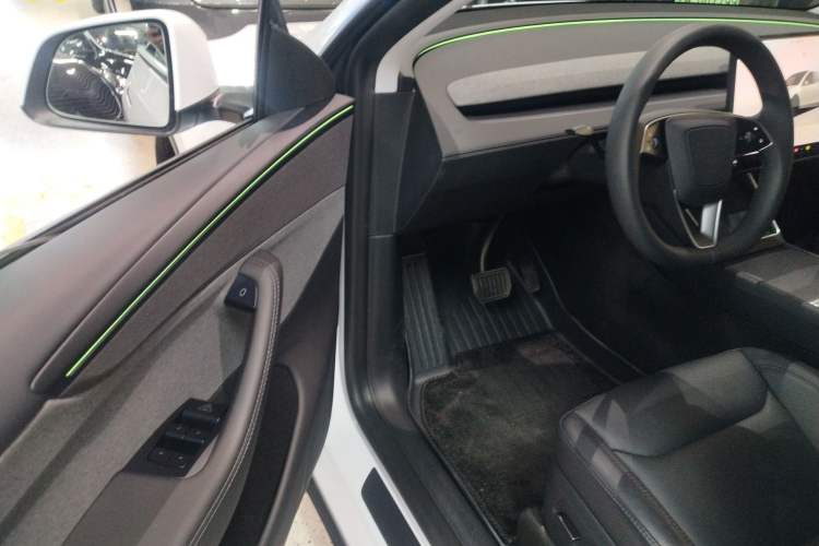 Used Tesla Model Y 2025 Rear-Wheel-Drive Version