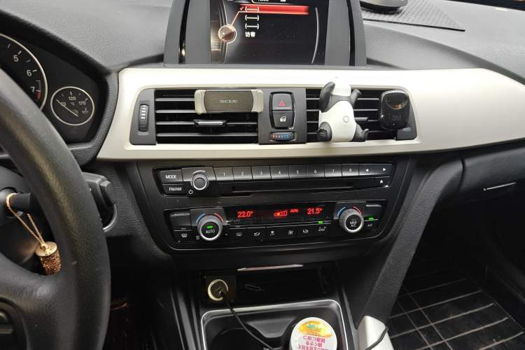 Used BMW 3 Series 2014 320Li Fashion Model Audio And AC Panel