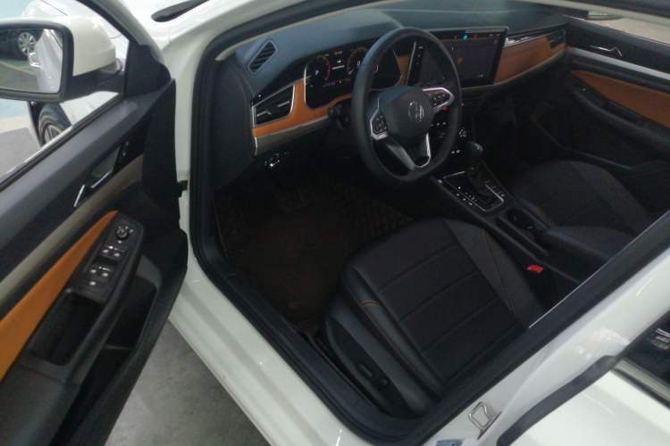 Used Volkswagen Bora 2023 200TSI DSG YueXing PRO Edition Driver Seat