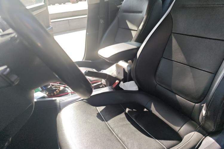 Used Volkswagen Sagitar 2015 230TSI Automatic Comfort Version Left Front Seat