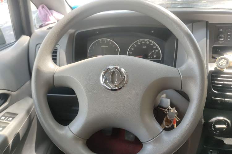 Used Dongfeng Shuaike 2013 Revised Version 1.5L Manual Comfort Trim 7 Seats China IV Standard Steering Wheel