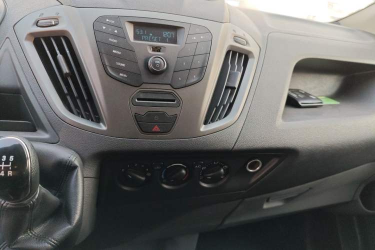 Used Ford Transit 2020 2.0T Diesel Multi-Function Commercial Vehicle Mid-Chassis Low-Roof Design with Dual Rear Doors Meeting China VI Emission Standards