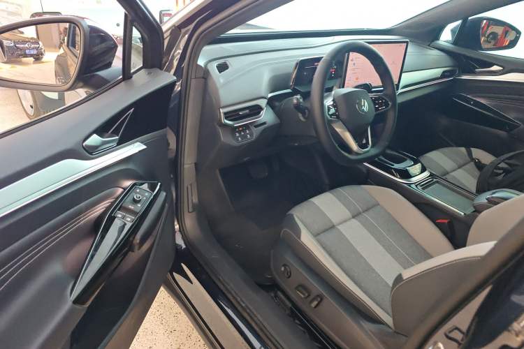 Used Volkswagen ID.4 CROZZ 2025 Pure Edition Driver Seat