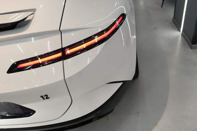 Used Avatr 12 2025 Year Updated Ultra Extended-Range Version Right Rear Taillight