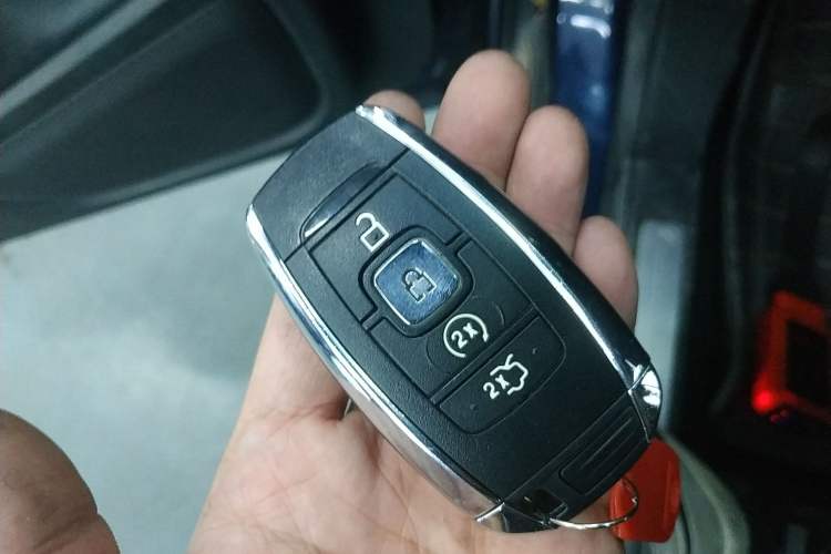 Used Lincoln MKC 2017 2.0T Two-Wheel-Drive Luxury Edition
