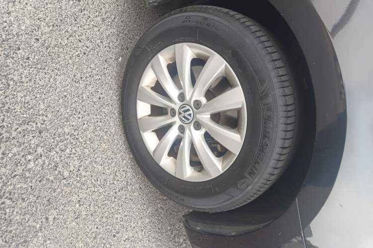 Used Volkswagen Passat 2013 1.8TSI DSG Prestige Edition Right Front Wheel Hub