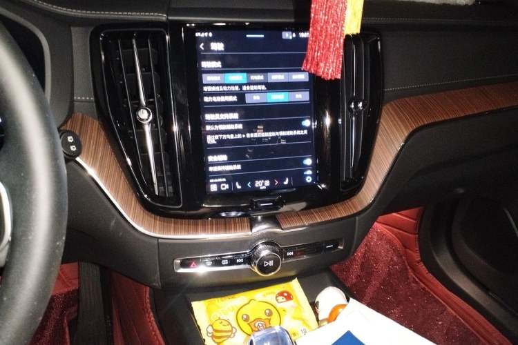 Used Volvo XC60 New Energy 2025 Plug-in Hybrid Long-Range All-Wheel Drive Smart & Luxurious Edition
