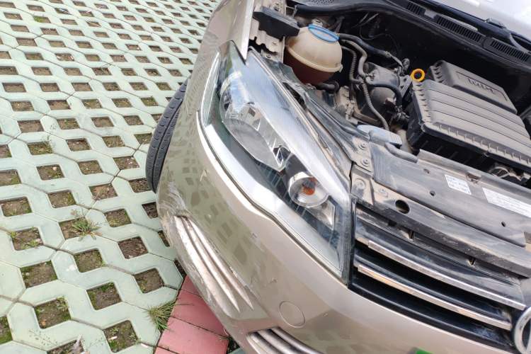 Used Volkswagen Jetta 2015 1.6L Manual Fashion Edition Right Front Headlight